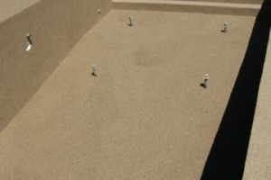 Εφαρμογή Πέτρινης Μοκέτας απο φυσικό χαλαζία σε εξωτερικό χώρο και μέσα στην πισίνα